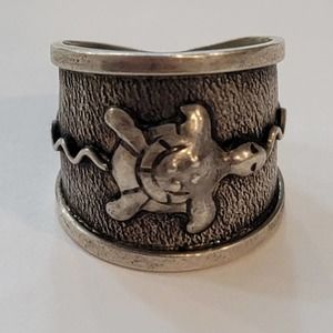 Vintage embossed, silver turtle cuff ring